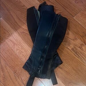 Ariat Breeze Chaps - black leather riding half chaps - Size: S